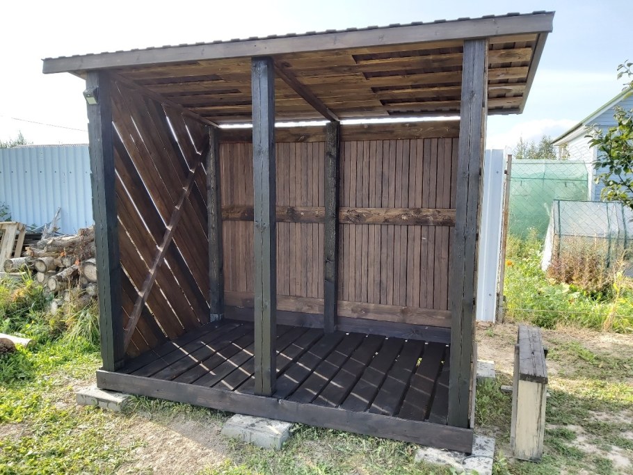 Сарай дровник