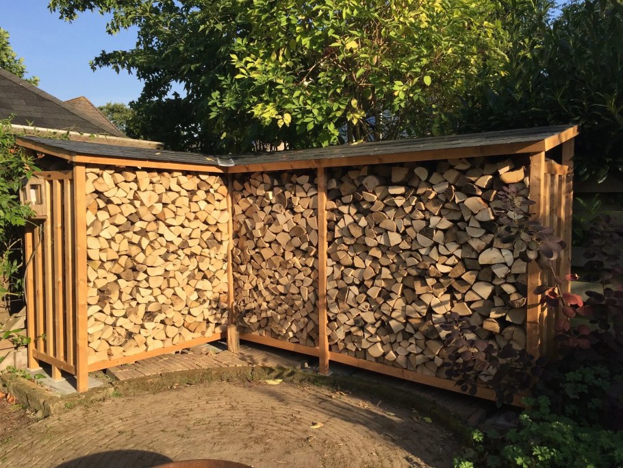 Дровник из бруса 150х150