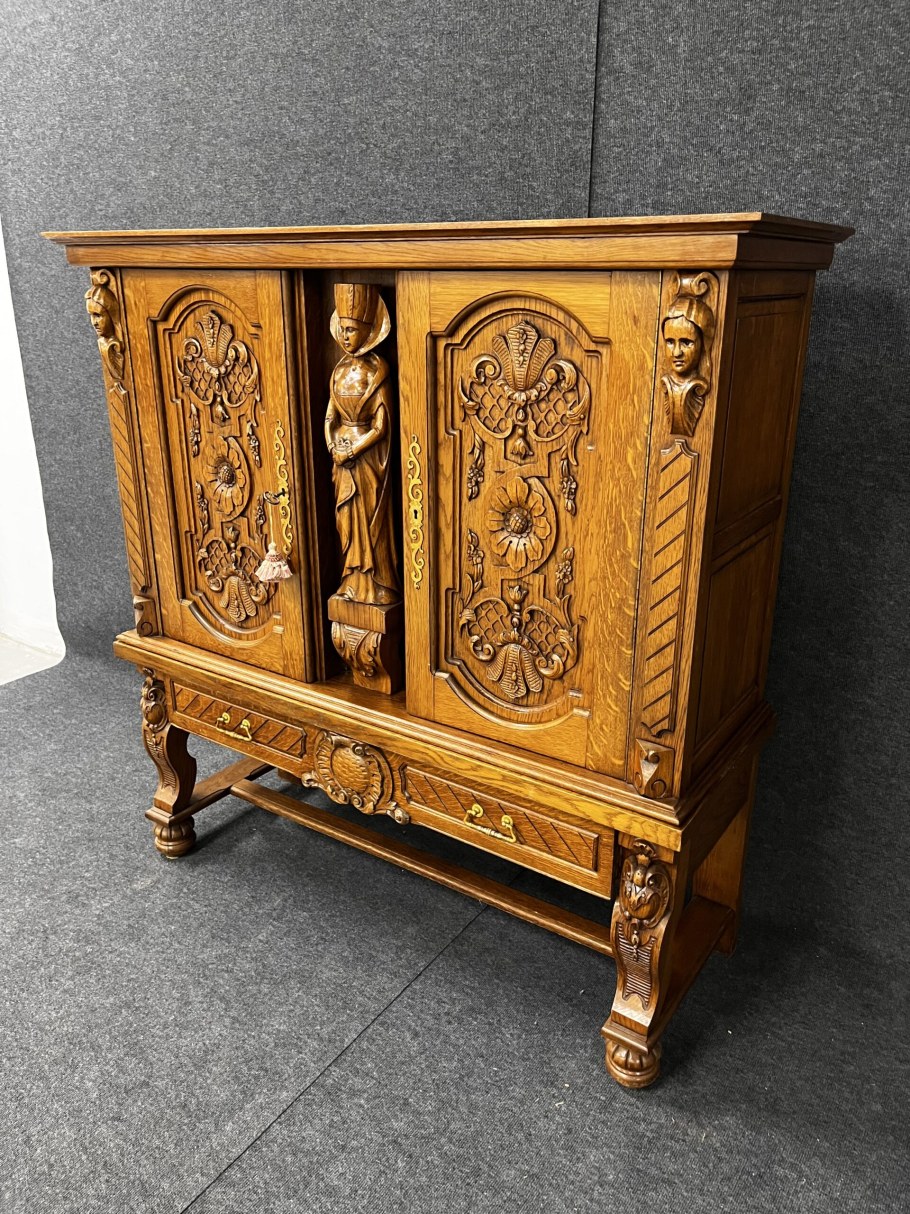 Юрий Антиквар Санкт Петербургу