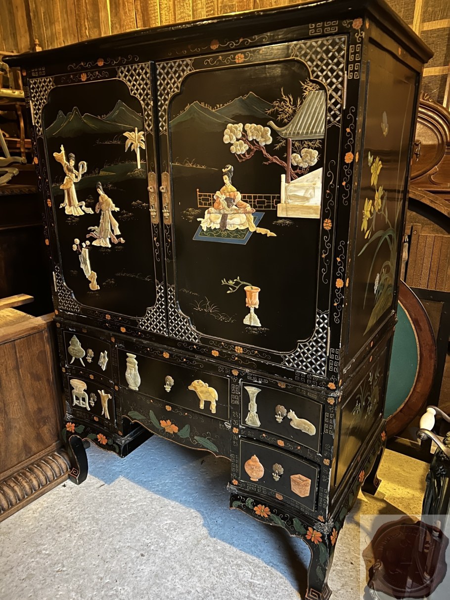 Антикварный комод