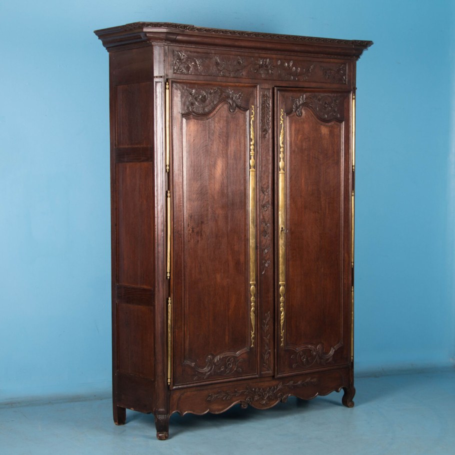 Древний шкаф дубовый 1951