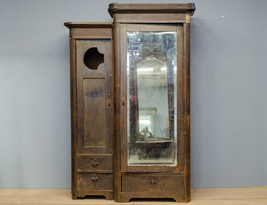 Платяной антикварный шкаф Модерн