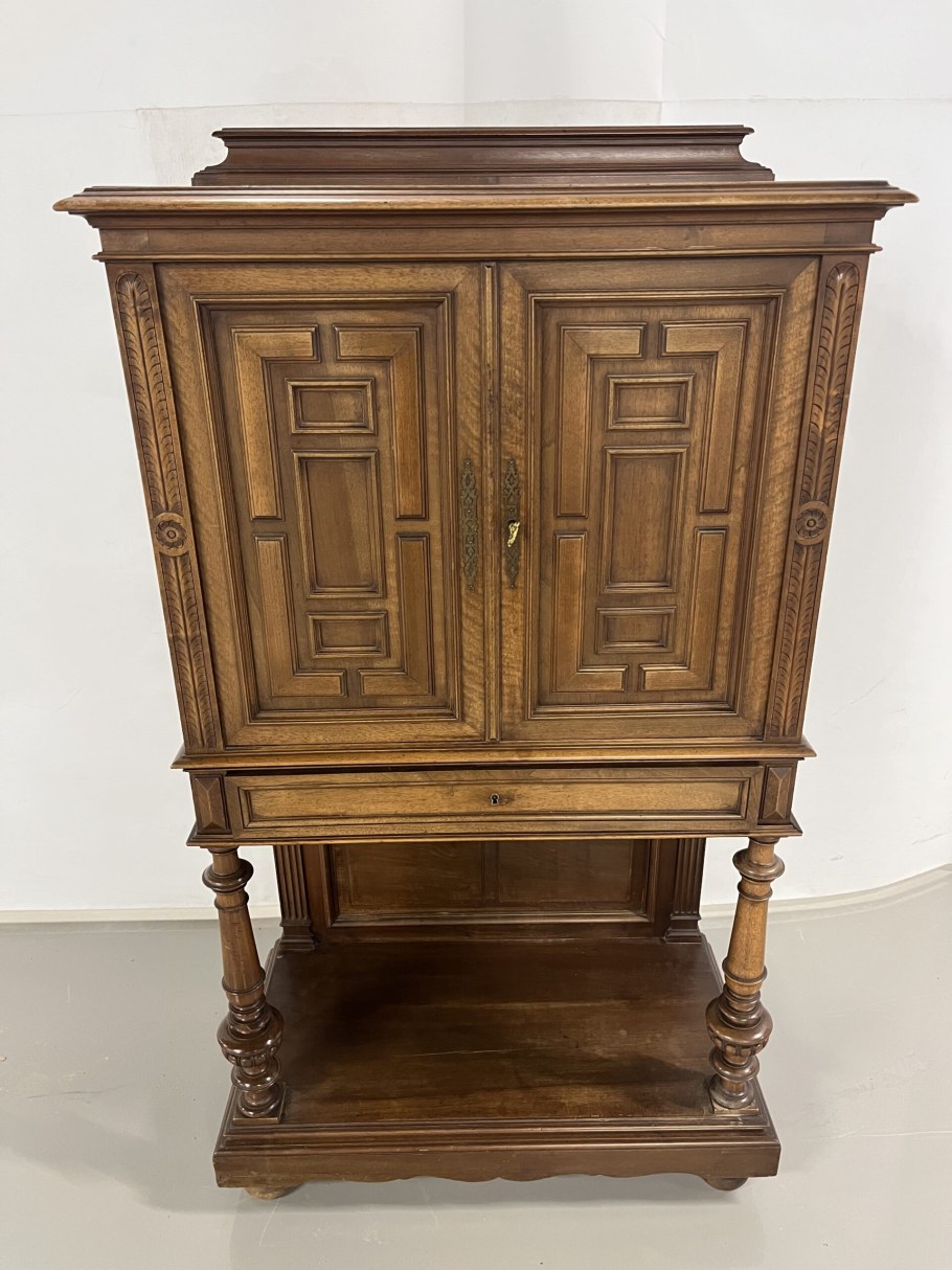 Шкаф антиквариат