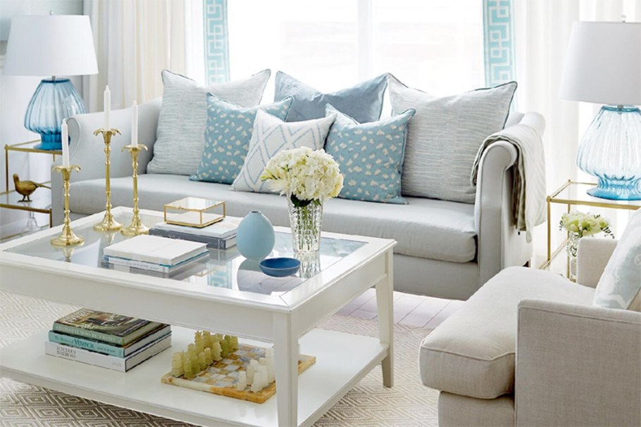 Гостиная в голубых тонах в современном стиле