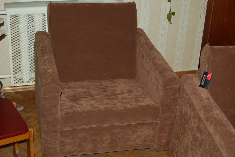 Диван-кровать с обивкой букле мех