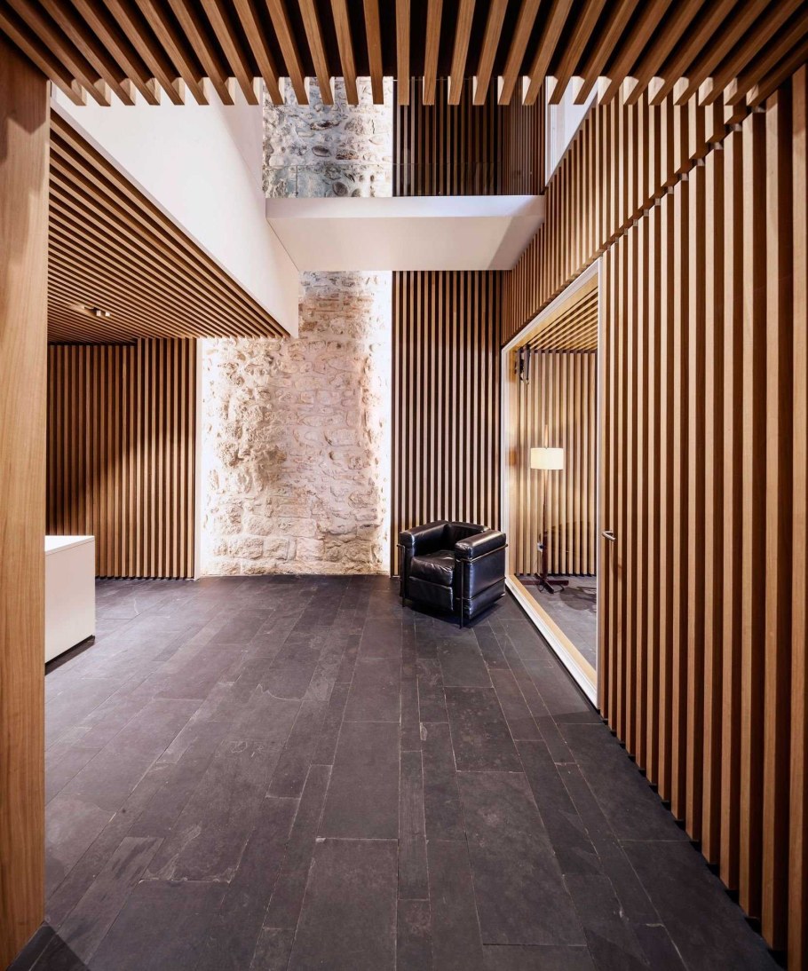 Потолок брусками деревянными