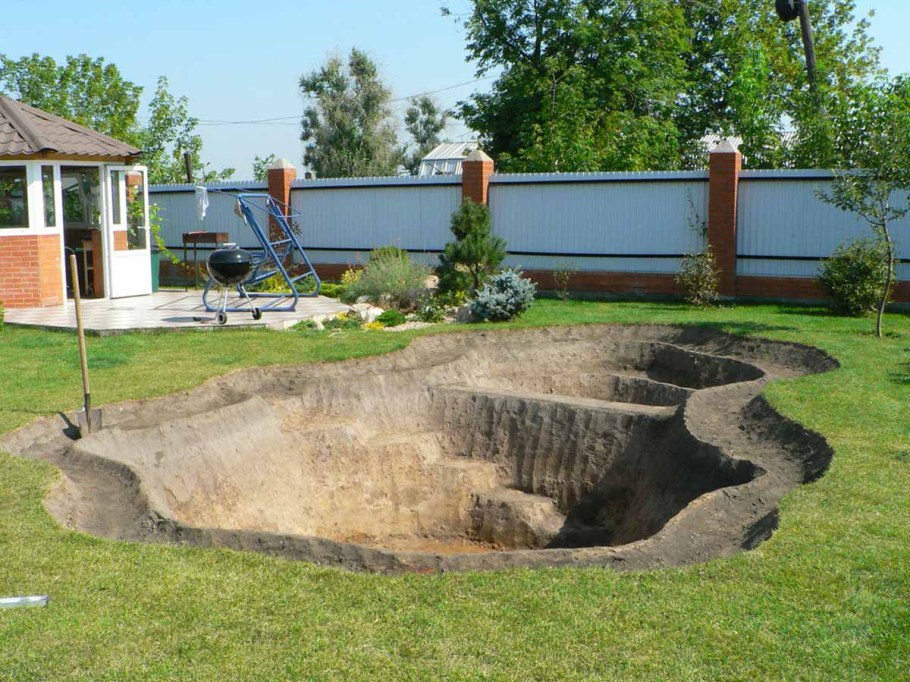 Искусственный водоем на участке