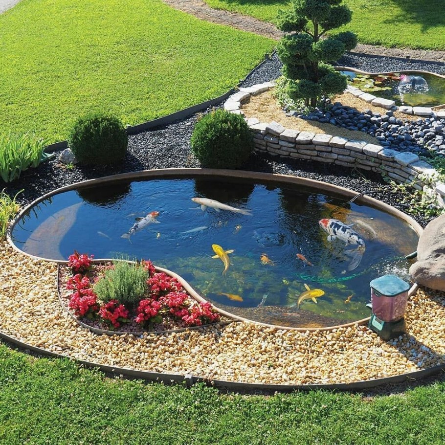 Искусственный водоем в саду