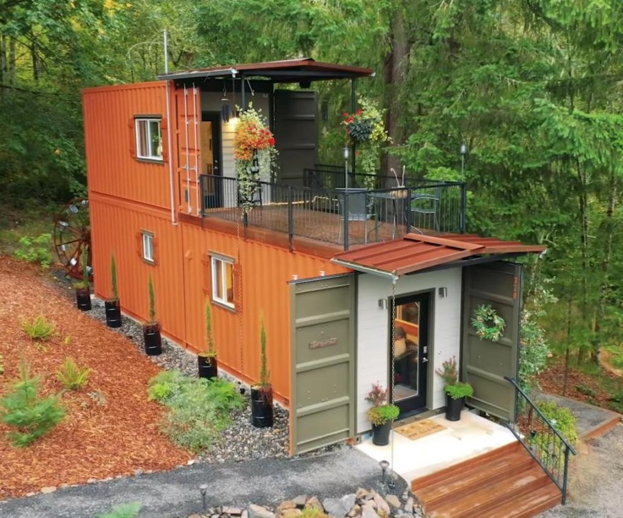 Дачный домик из вагончика