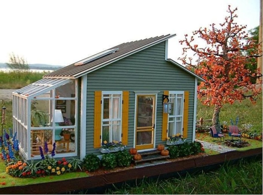 Тини Хаус с верандой