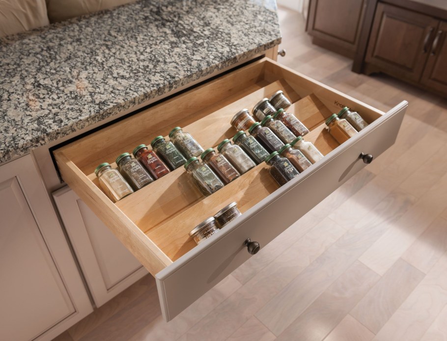 Полка для специй в выдвижной ящик