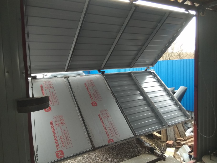 Складывающиеся ворота для гаража