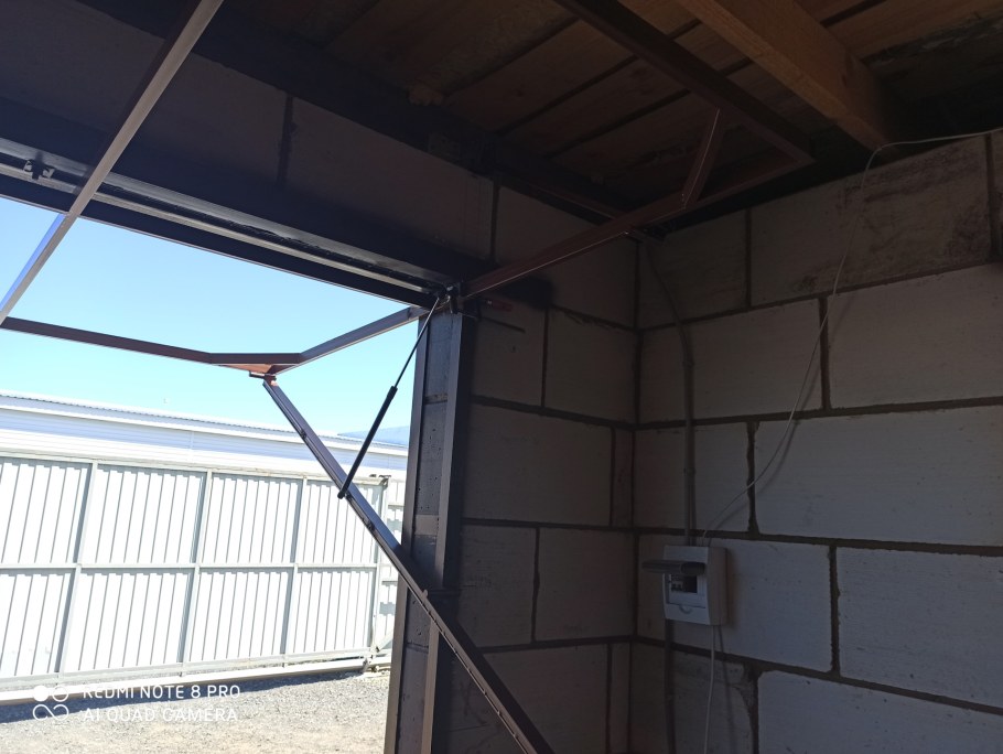 Поворотно откидные ворота