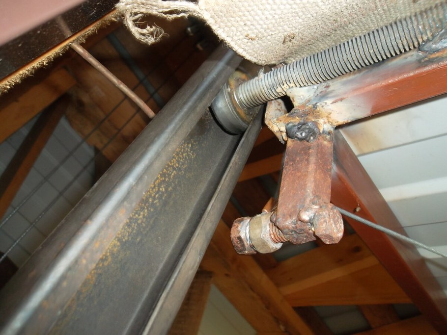 Подъемный механизм для ворот