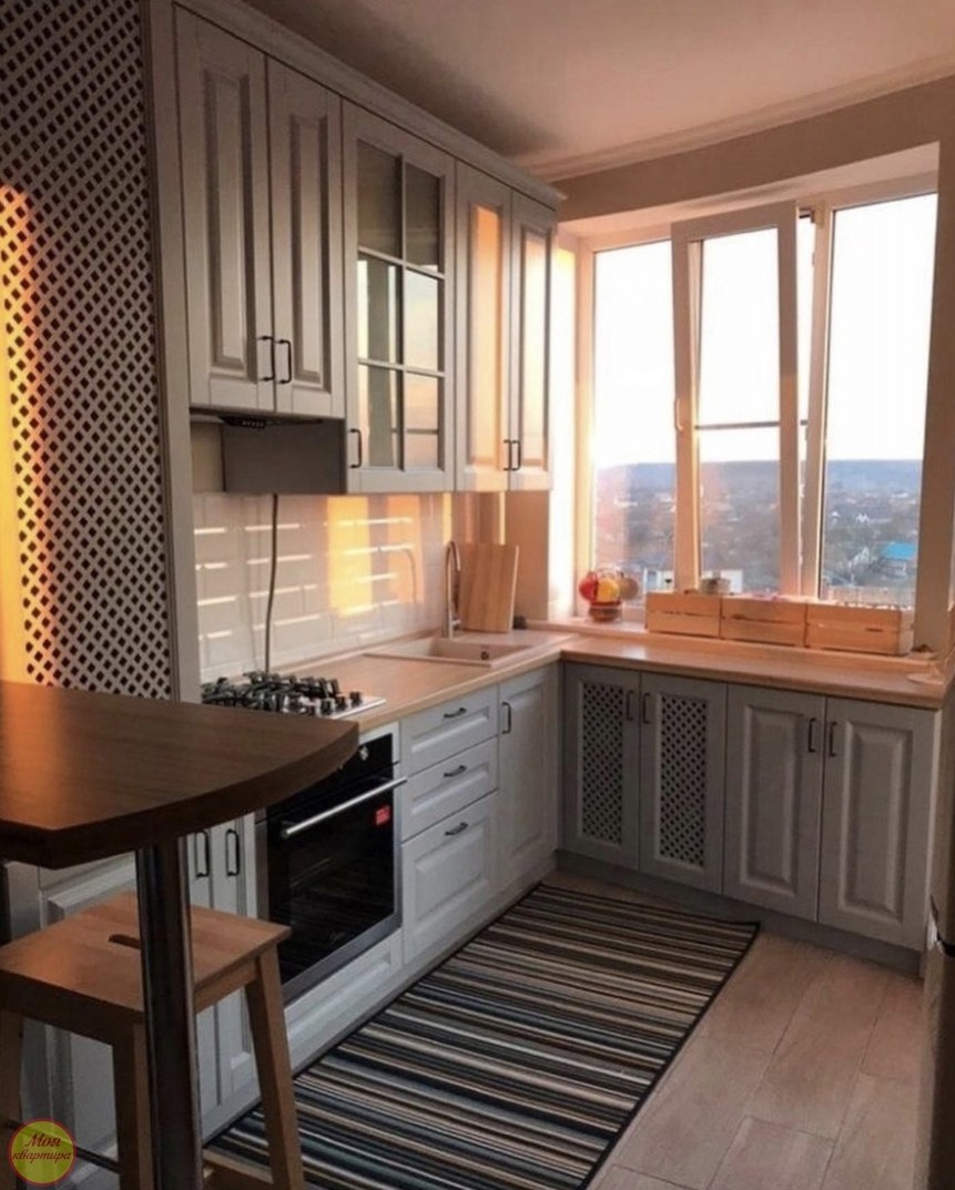 Планировка кухни с окном