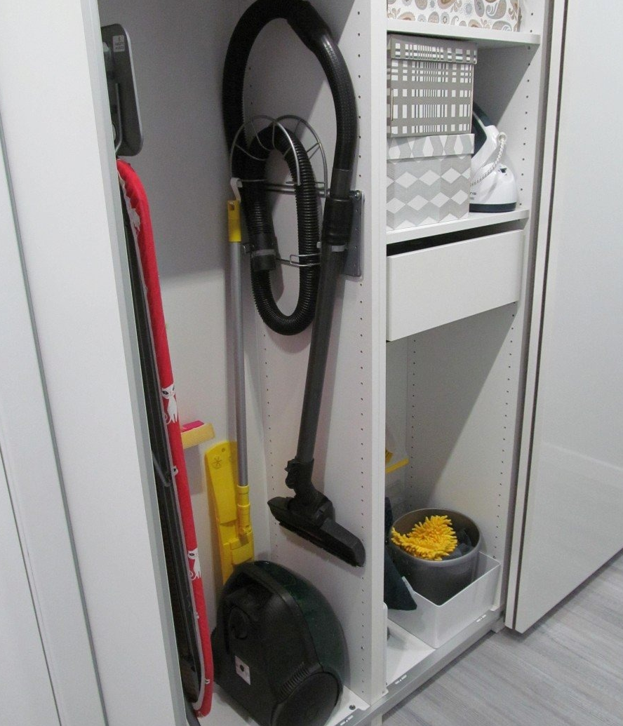 Икеа хранение пылесоса гладильной доски пылесоса
