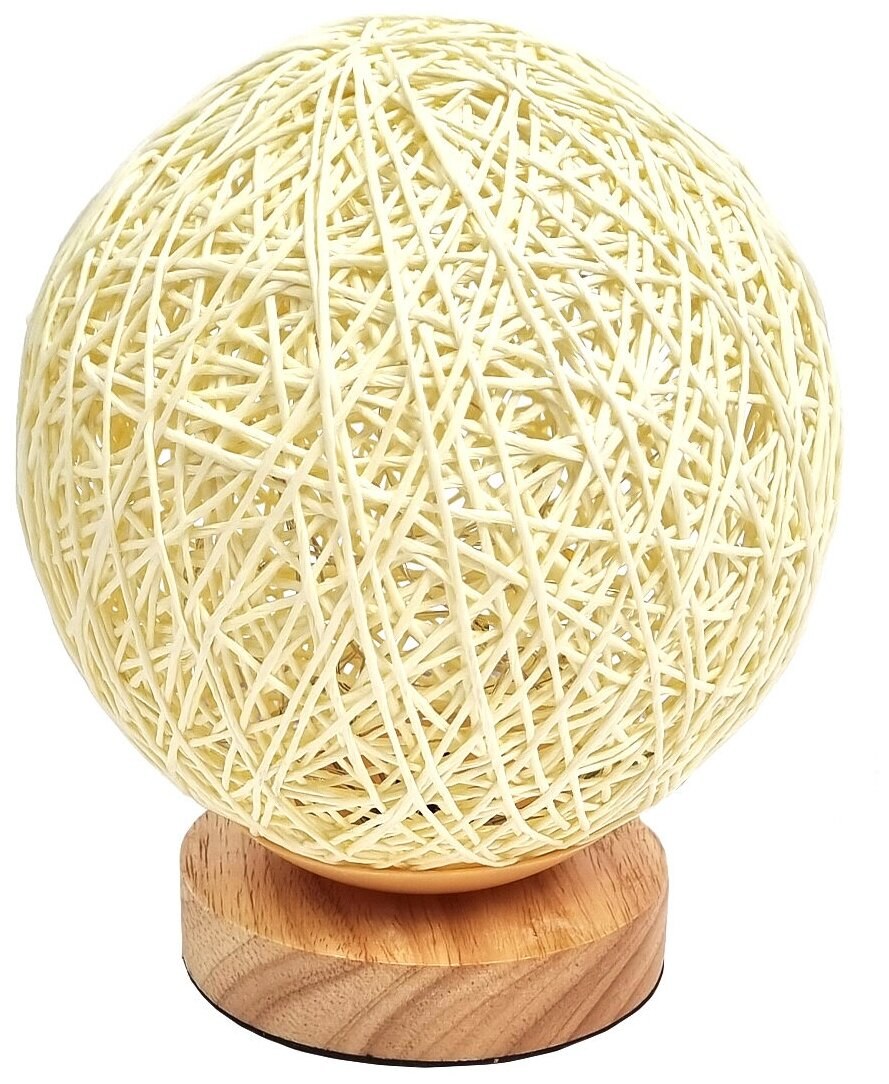 Шары из ротанга в вазе