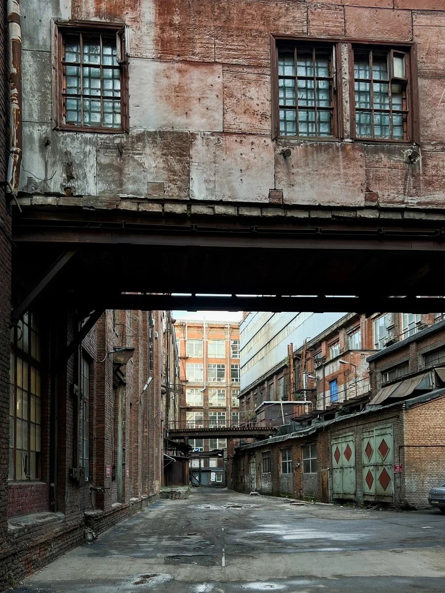 Красный треугольник заброшка Обводный СПБ