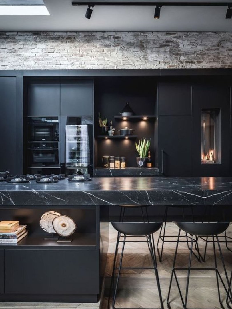 Кухня в темном стиле