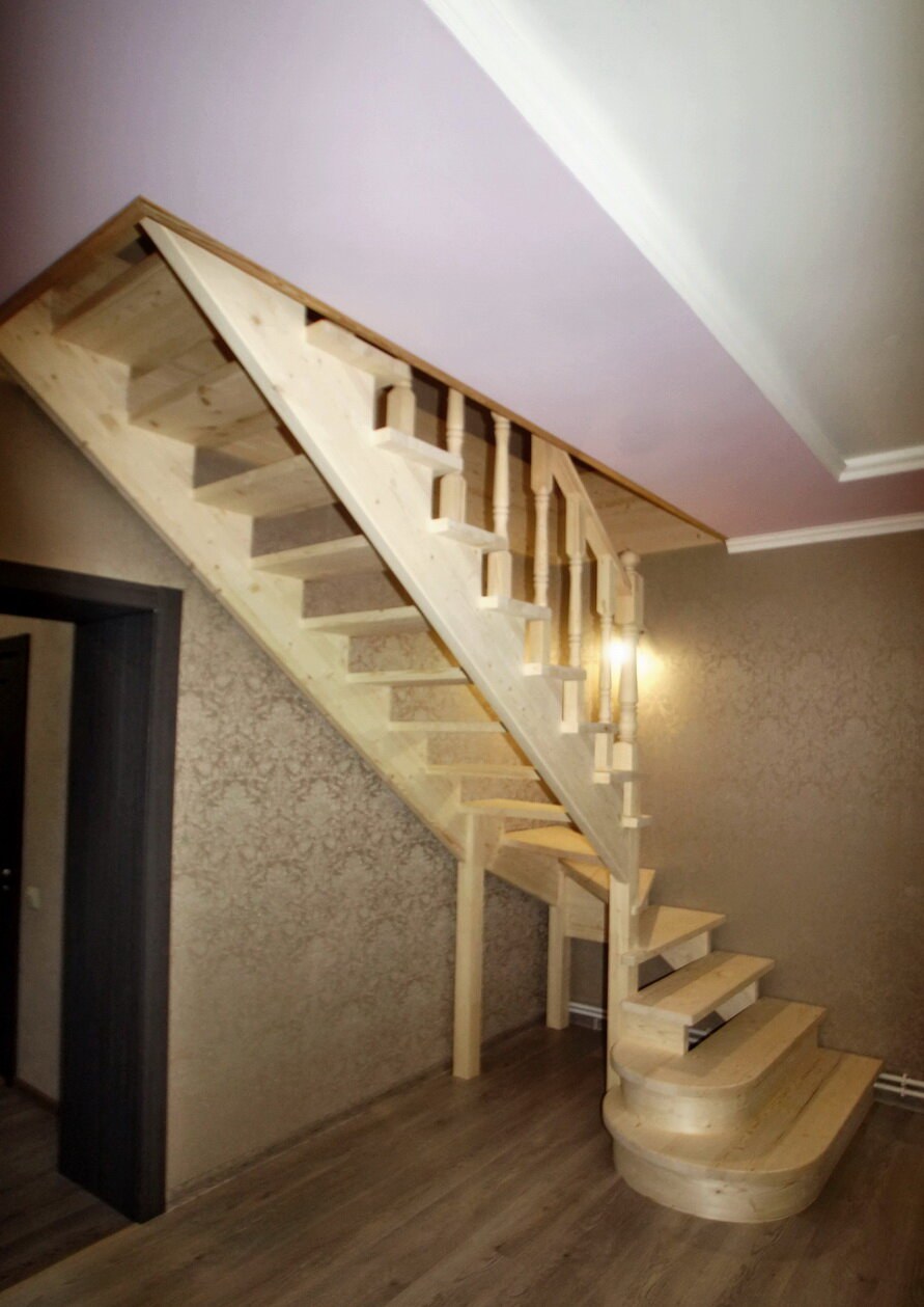 Разворотная лестница на второй этаж