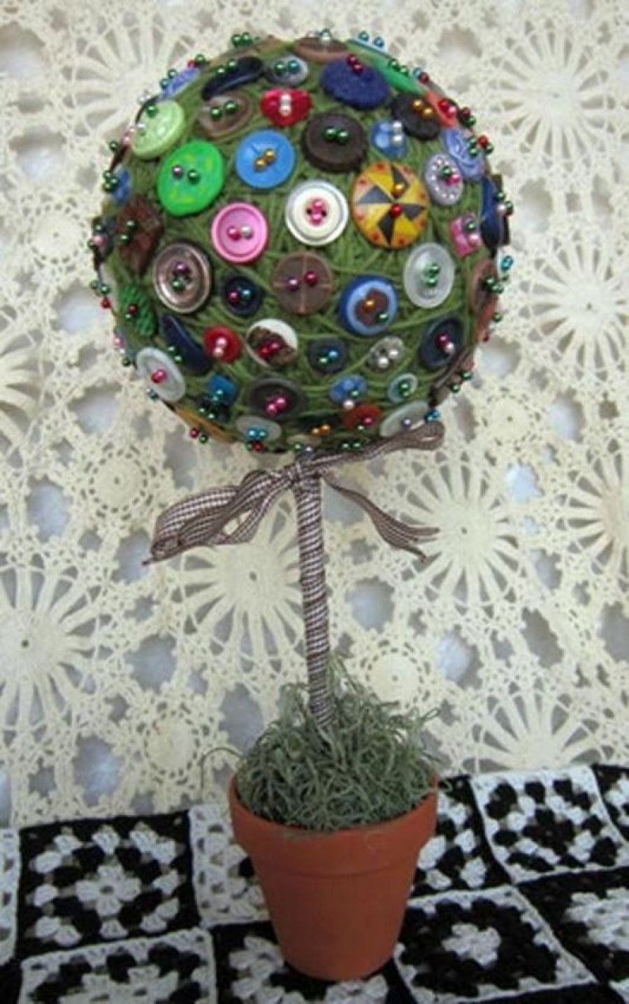 Топиарий из пуговиц