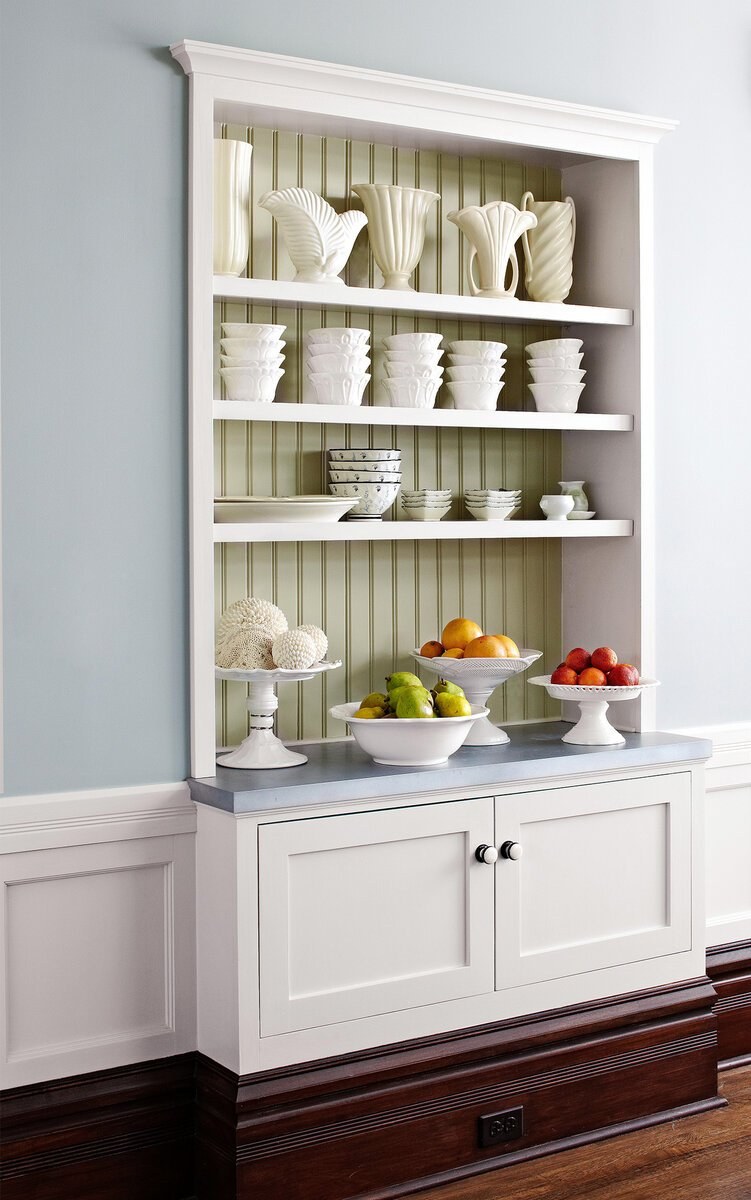 Встроенные полки на кухне