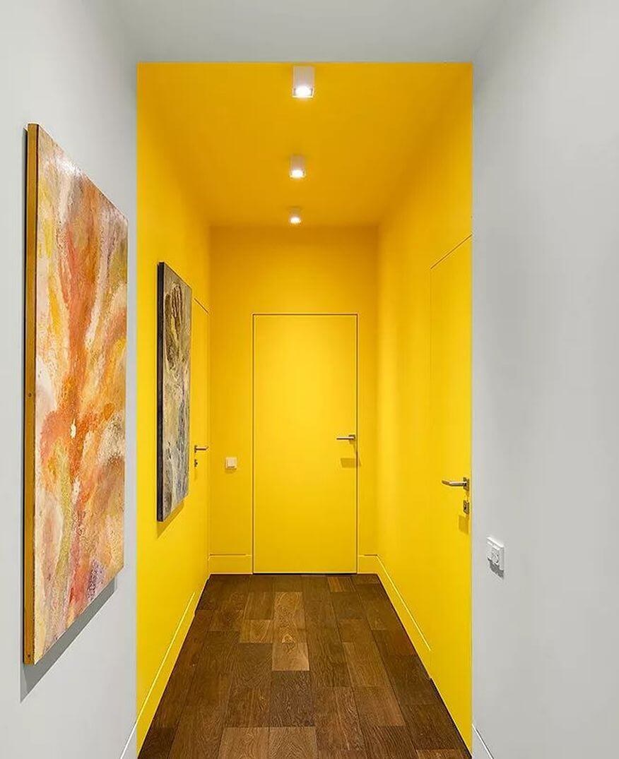 Желтый цвет стен