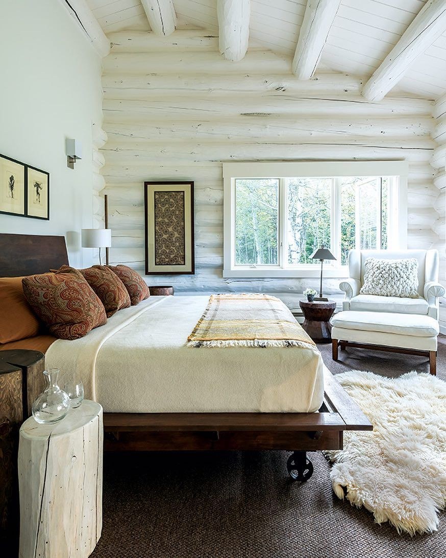 Интерьер спальни в деревянном доме