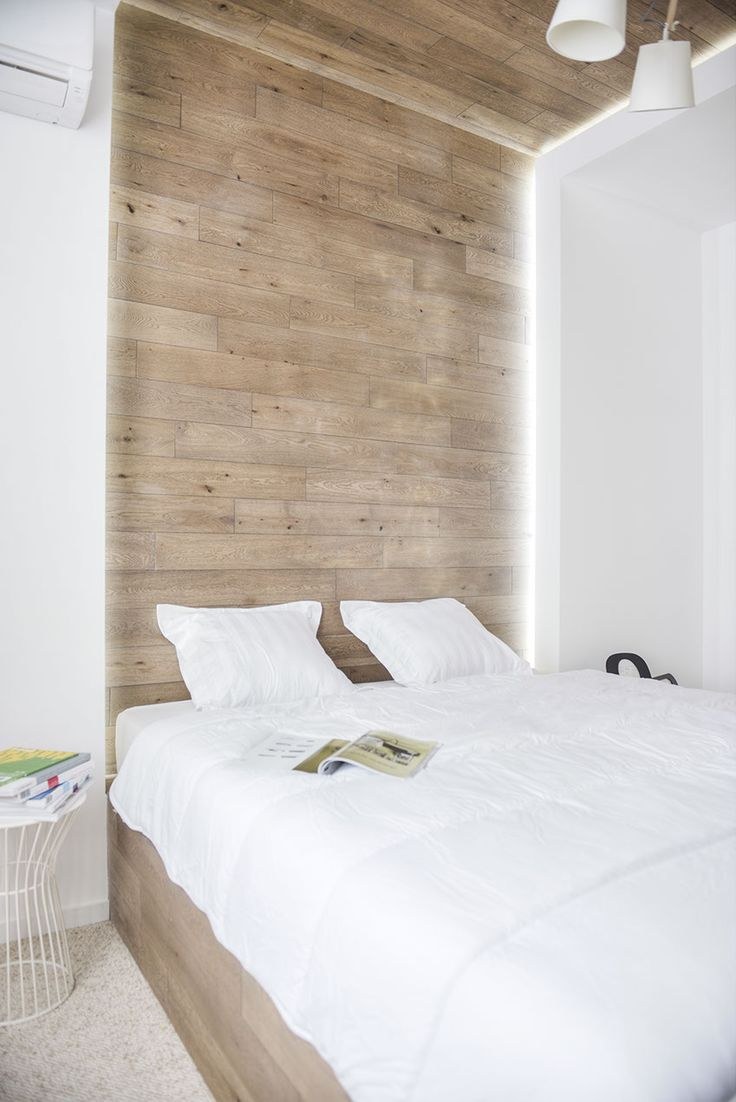 Отделка спальни деревом