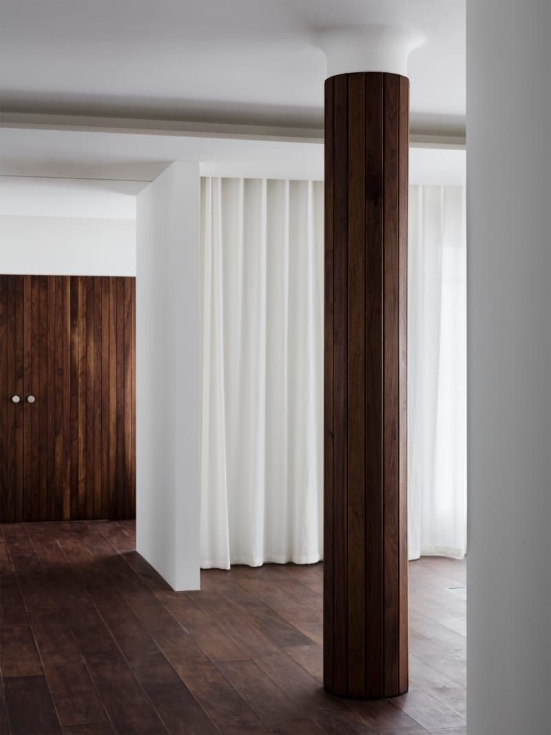 Колонна в современном стиле