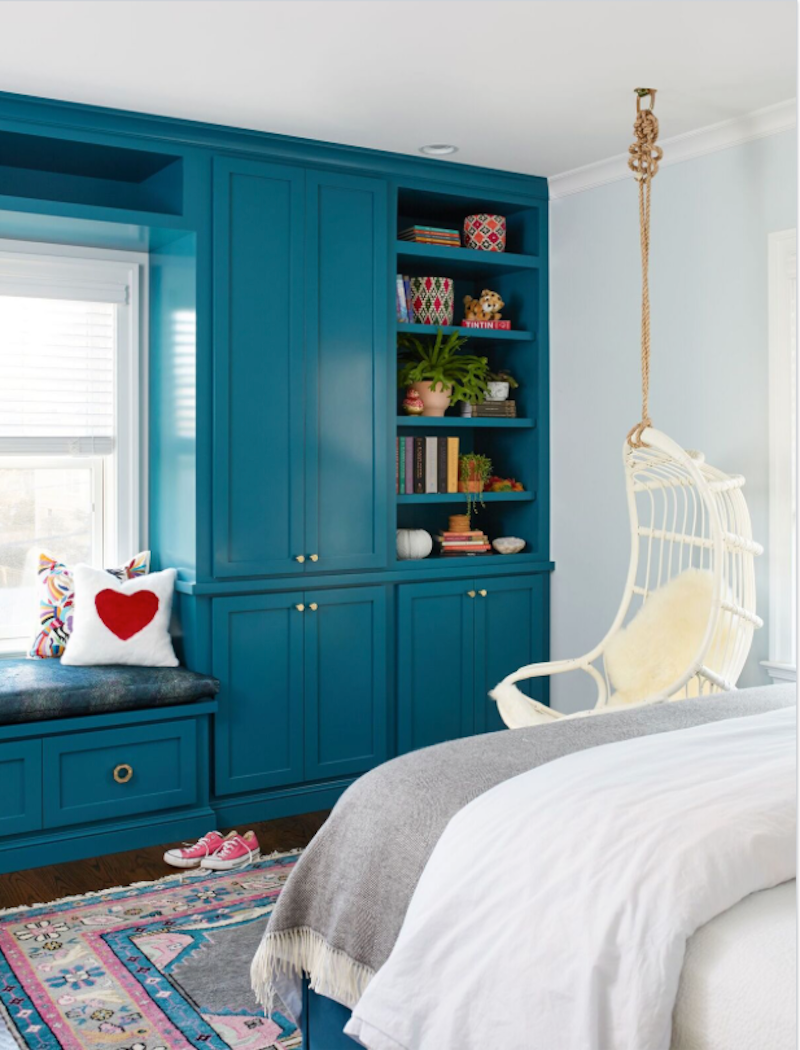 Голубой шкаф в интерьере