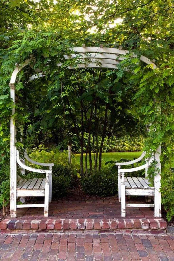 Пергола с качелями в ландшафтном дизайне