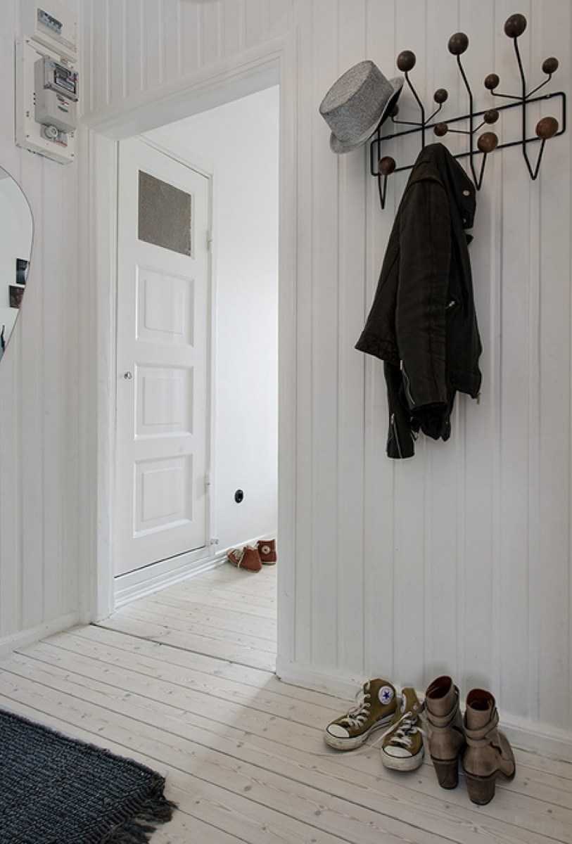 Стильная вешалка в прихожую