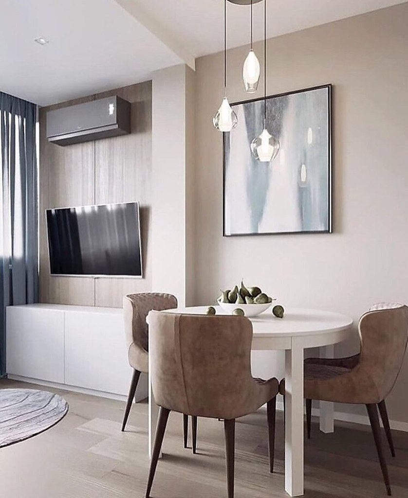 Небольшая гостиная с обеденной зоной