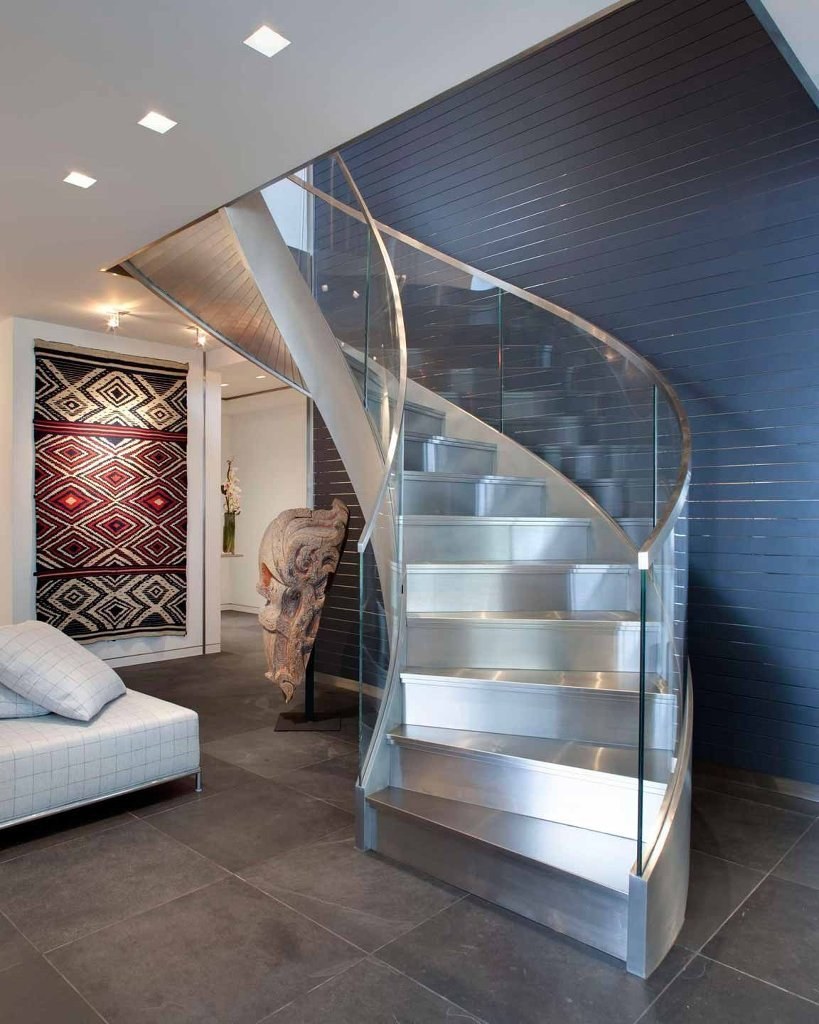 Оргстекло на лестнице