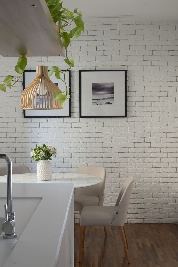 Декор кирпичной стены на кухне