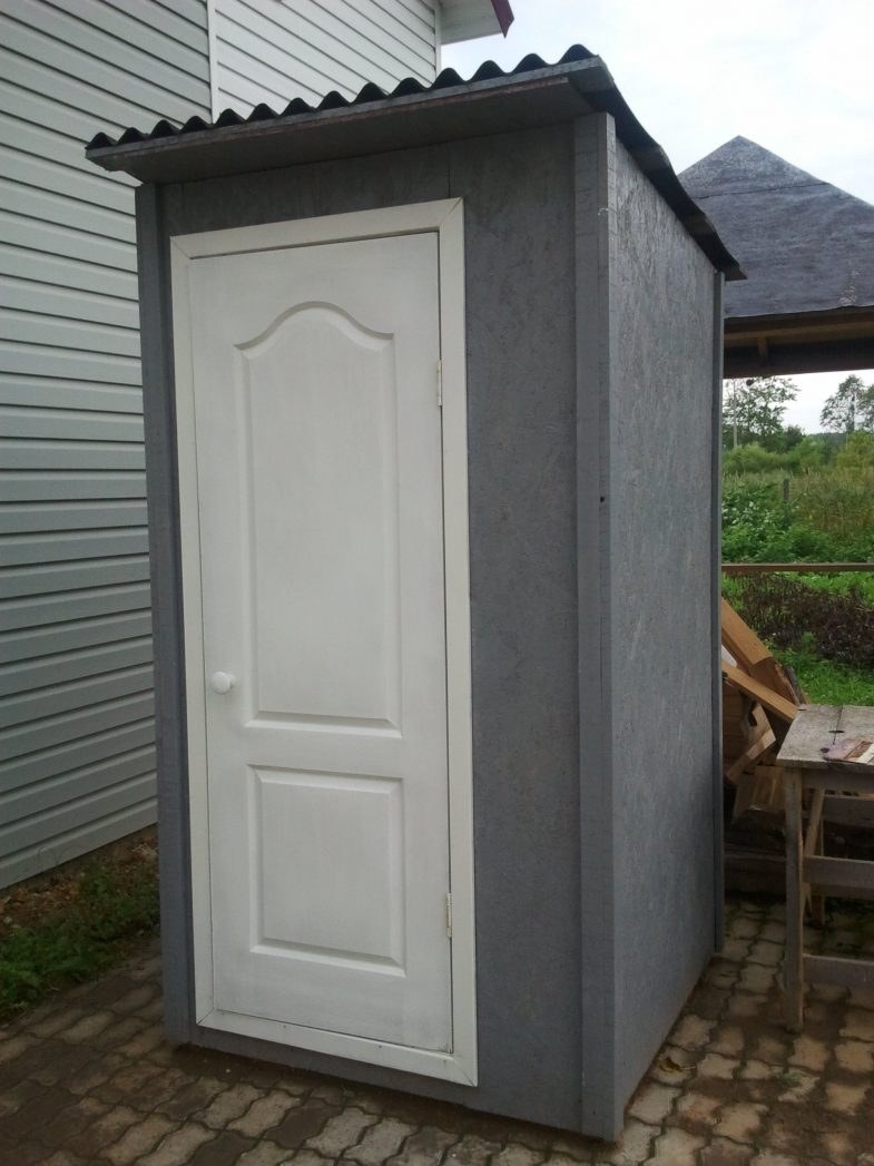 Дверь для дачного туалета