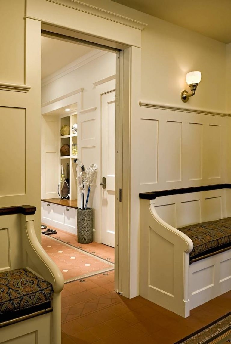 Интерьер прихожей в частном доме