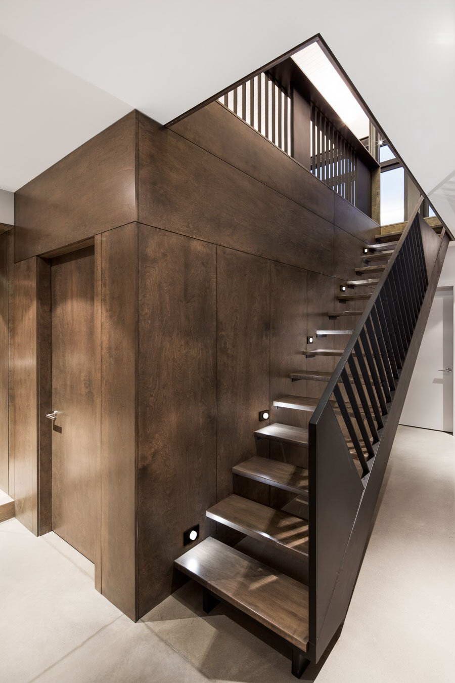 Лестница на второй этаж двухмаршевая