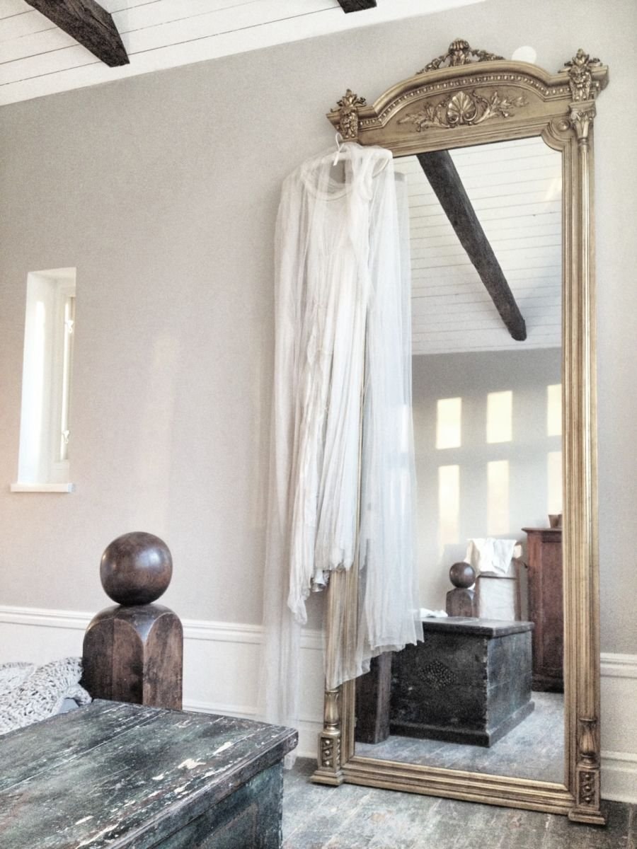 Напольное зеркало в интерьере