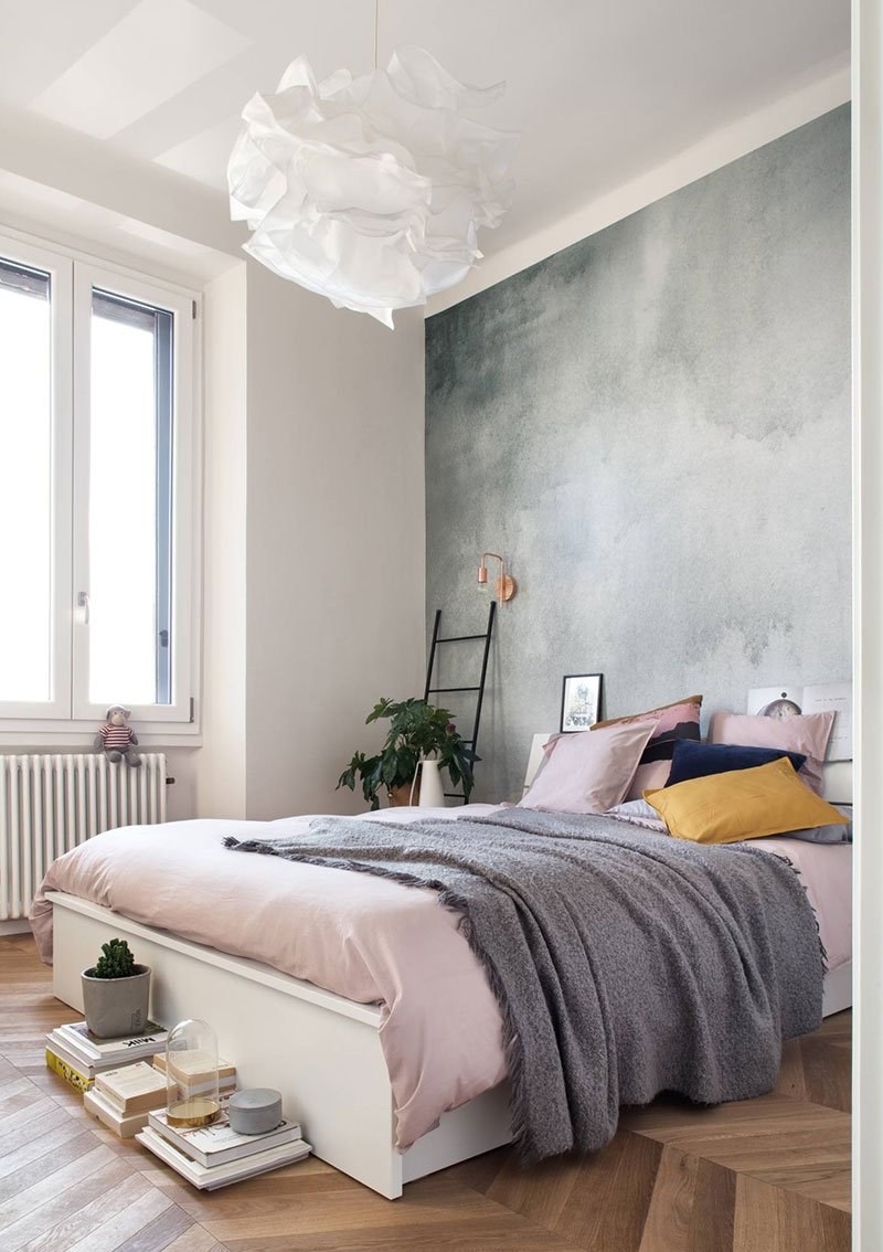 Покраска стен в спальне