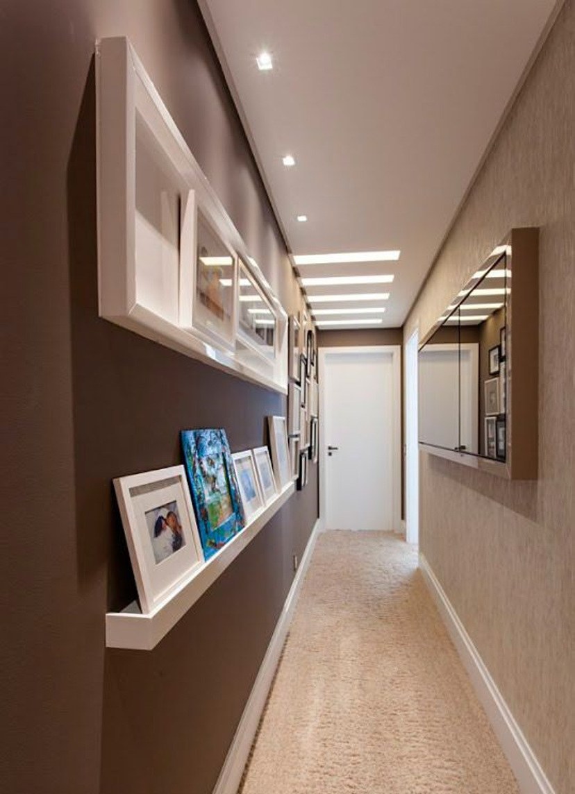 Потолок в узком коридоре