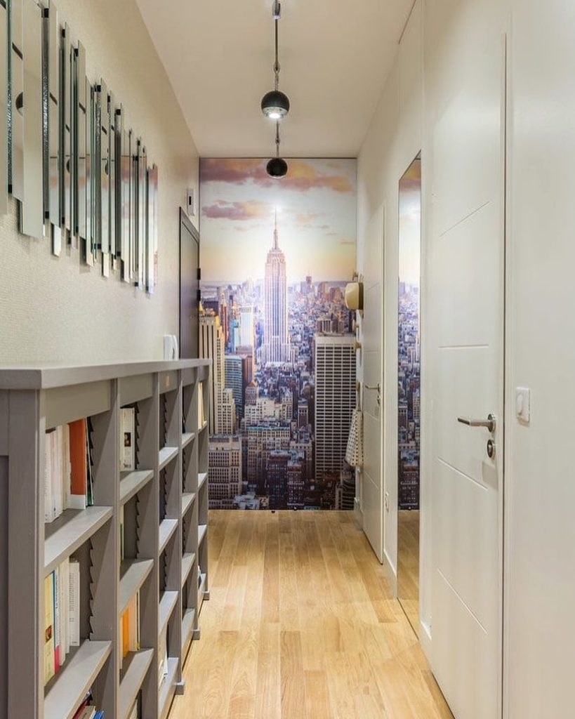 Интерьер прихожей узкой и длинной