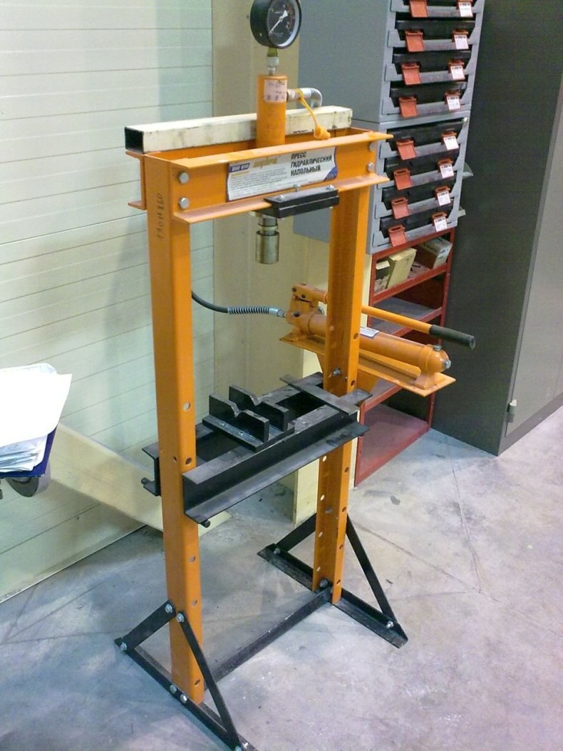 Приспособления для пресса гидравлического