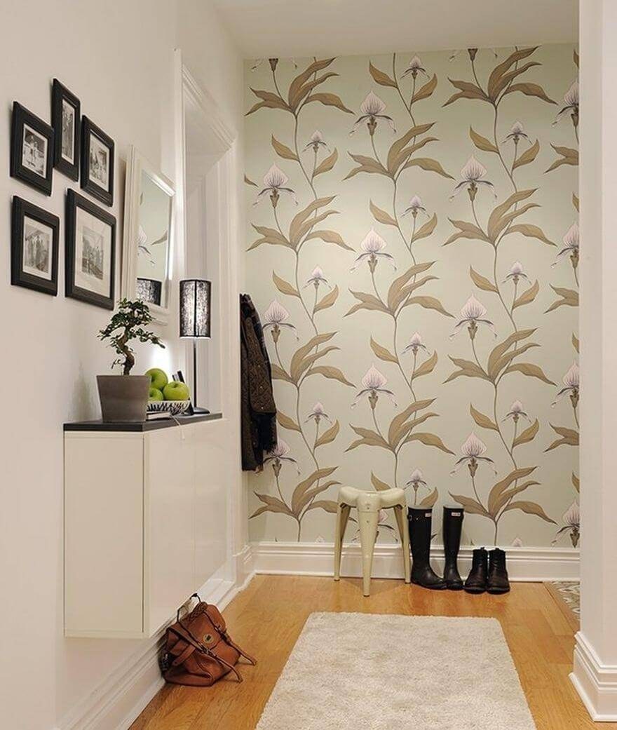 Стильные обои в прихожую