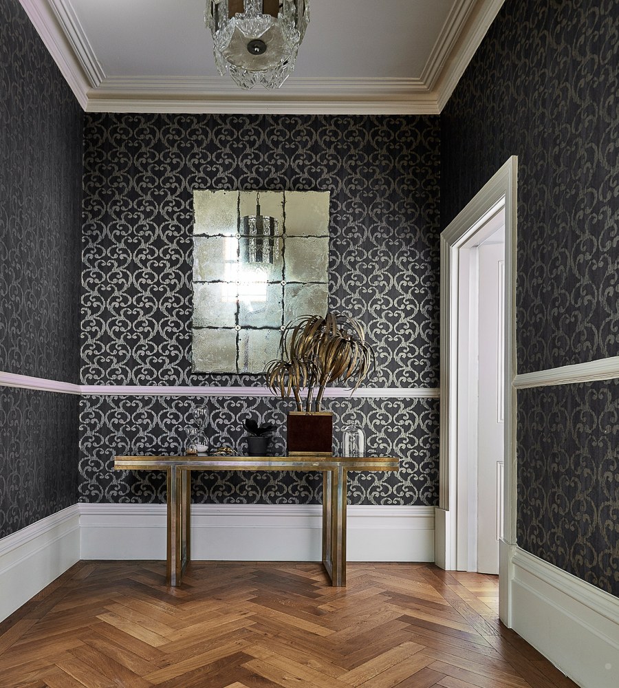 Комбинирование обоев в прихожей