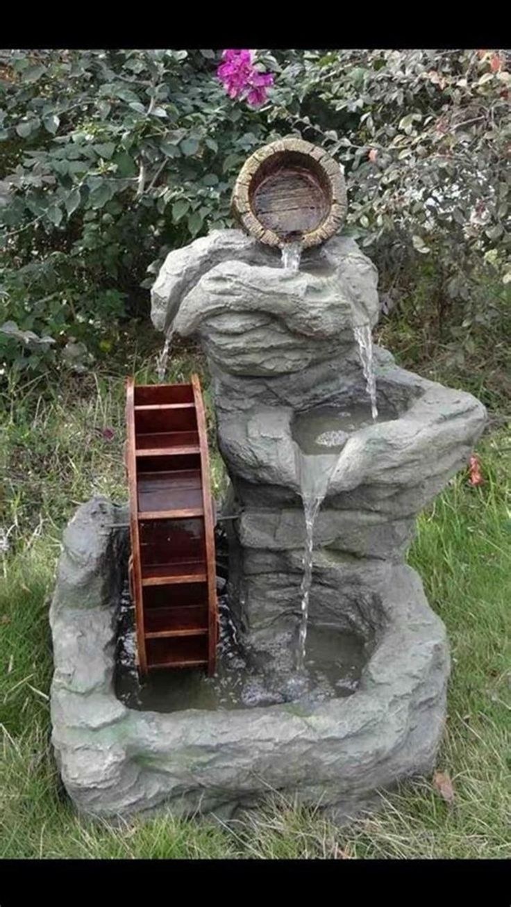 Садовый фонтан с колесом