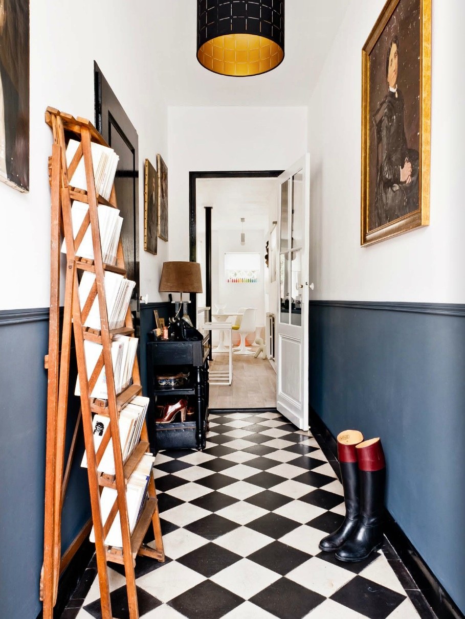 Шахматный пол в прихожей