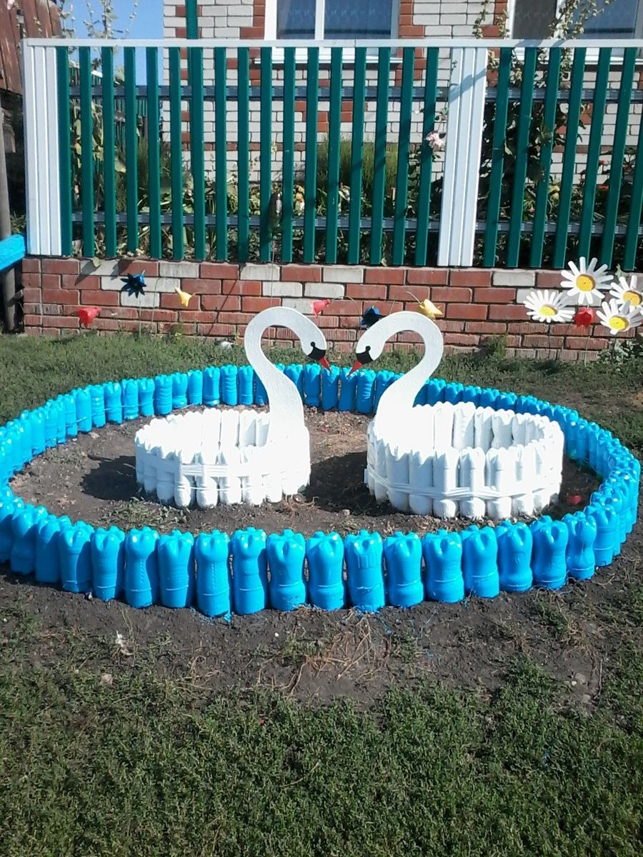 Заборчик из бутылок для клумбы