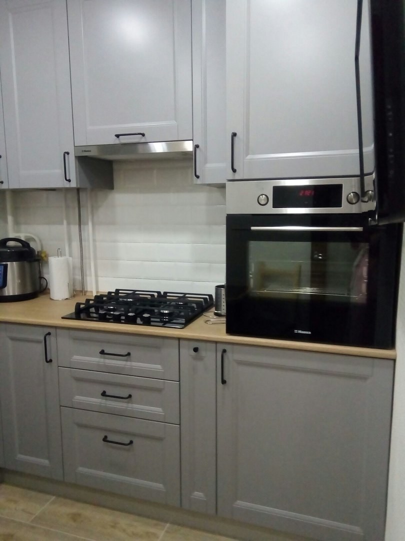 Плита рядом с пеналом